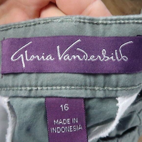 GLORIA VANDERBILT OLIVE GREEN HIGH RISE COTTON SHORTS SIZE 16 - Picture 2 of 6